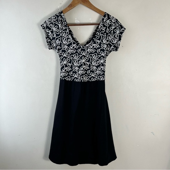 PACT Organic Cotton Fit And Flare Dress Black/White peekaboo Back Size Small - Picture 6 of 13